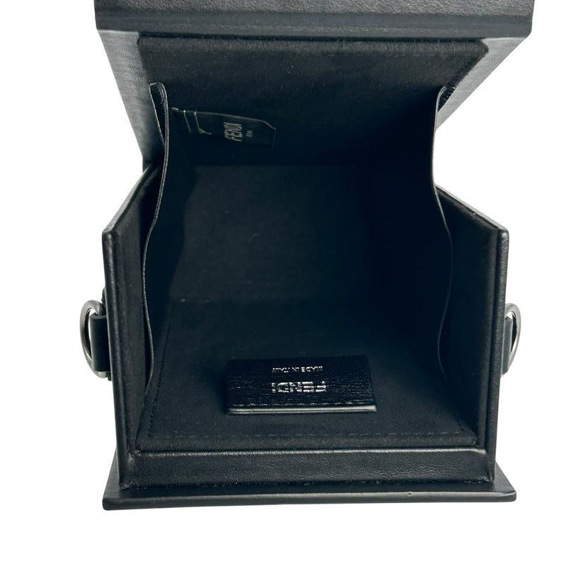 FENDI レザー ボックス ブラック ショルダーバッグ - ブラック