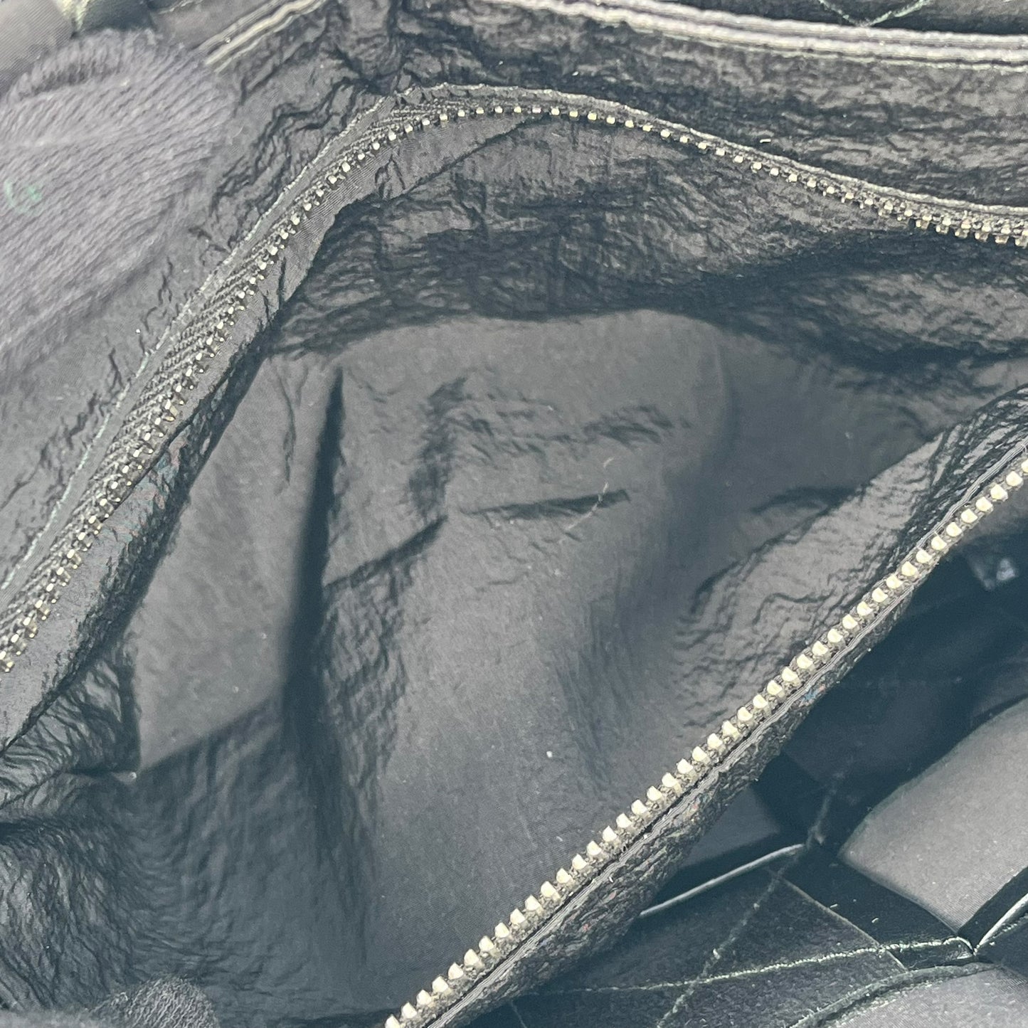 Bottega Veneta マキシ イントレチャート カセット ミニ ショルダーバッグ - ブラック