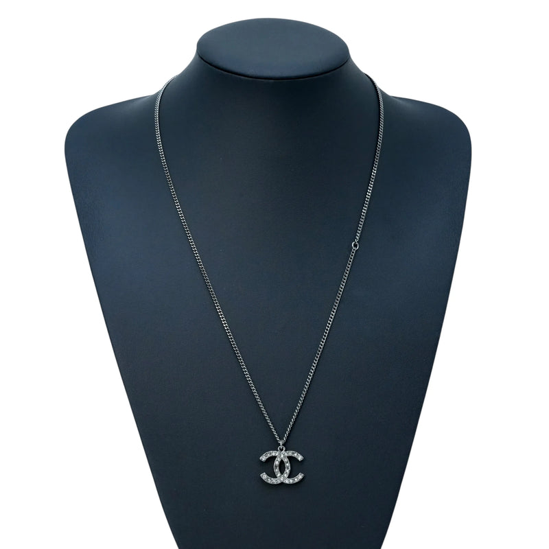 CHANEL ラインストーン CC ロゴ ネックレス A13K - シルバー - メタル