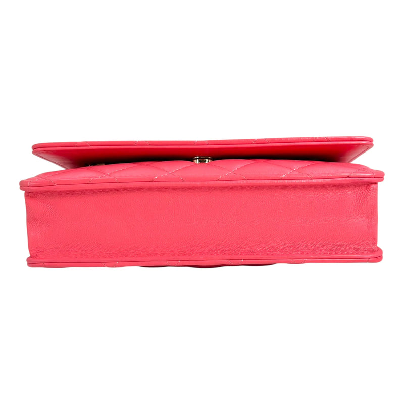 CHANEL Matelassé Lambskin Chain Wallet - Pink 