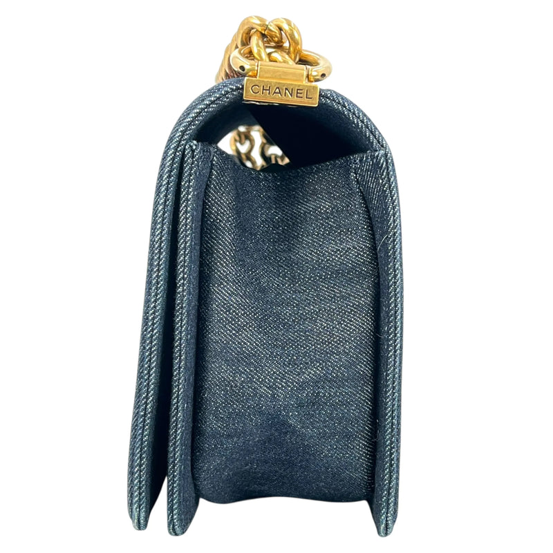 CHANEL ボーイ フラップ チェーンショルダーバッグ - ネイビー × マルチカラー