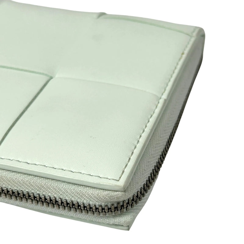 BOTTEGA VENETA Cassette Intrecciato Leather Round Zip Long Wallet - White 