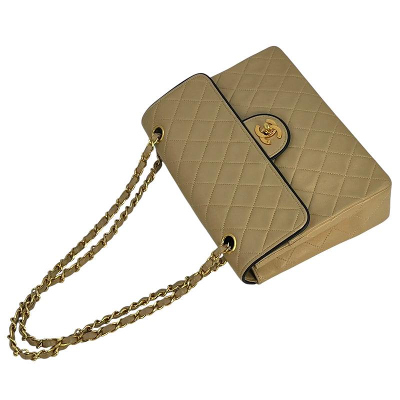 CHANEL 2.55 イーストウエスト マトラッセ チェーンショルダーバッグ - ベージュ