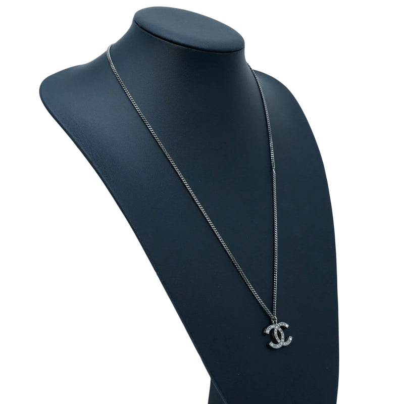 CHANEL ラインストーン CC ロゴ ネックレス A13K - シルバー - メタル