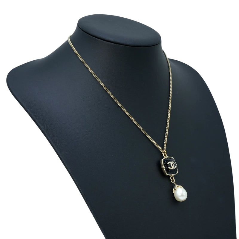 CHANEL CC ロゴ フェイク パール ネックレス 08A - メタル