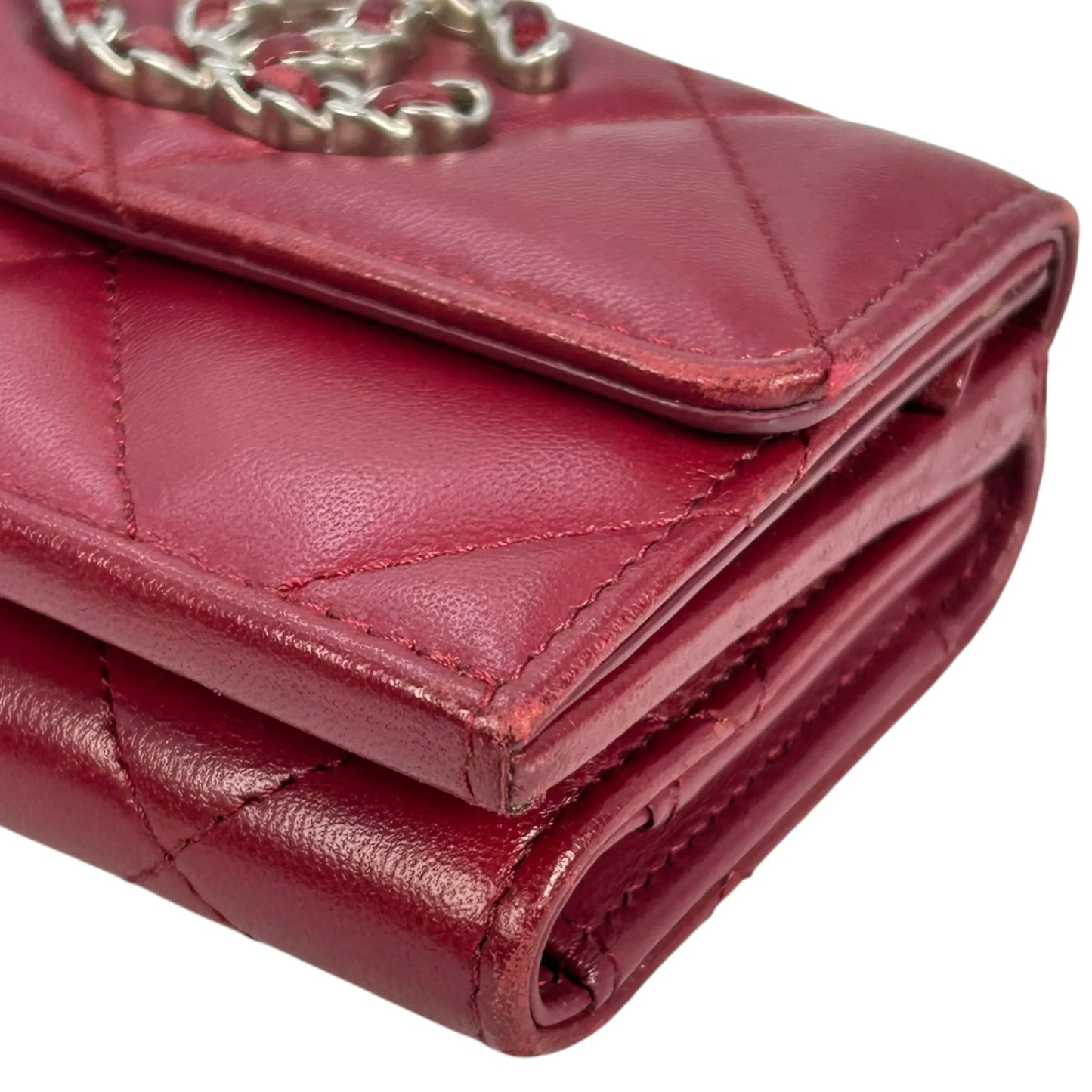 CHANEL マトラッセ シャネル 19 三つ折り財布 コンパクトウォレット - レッド