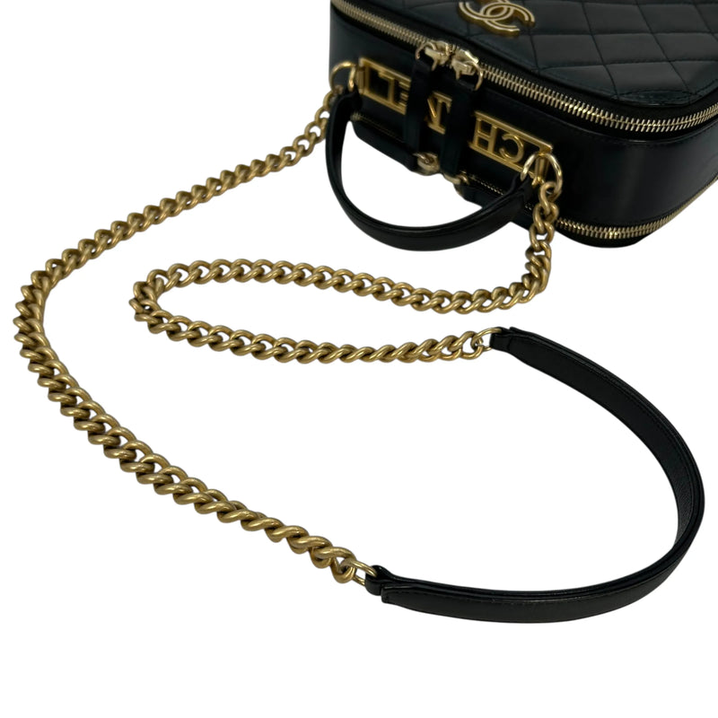 CHANEL Matelasse Vanity Bag with Chain Shoulder Bag - Black 