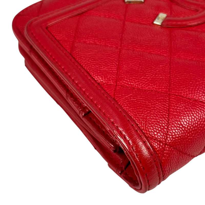 CHANEL CC Filigree Caviar Leather Chain Wallet - Red 