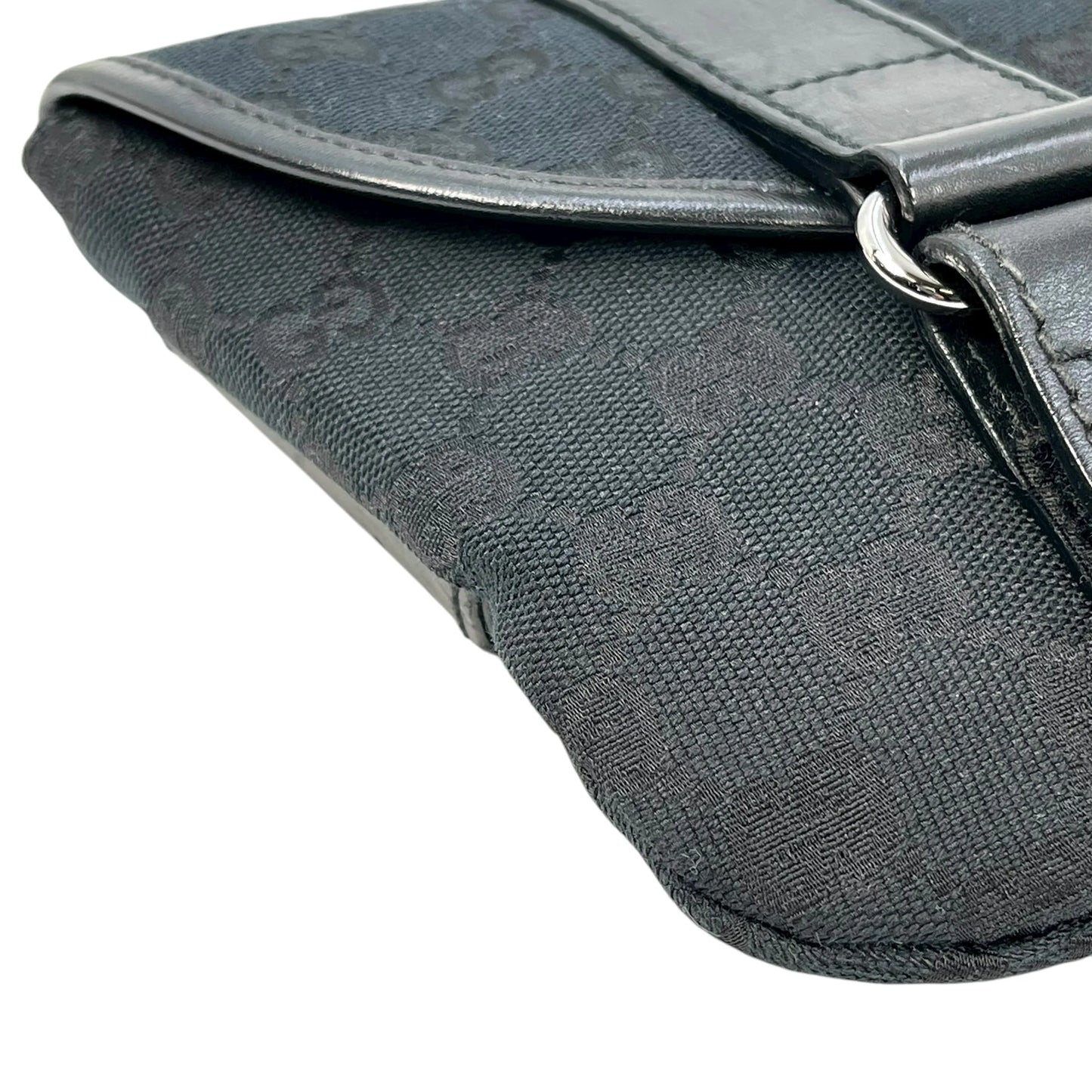 GUCCI GGスプリームキャンバス ボディバッグ - ブラック