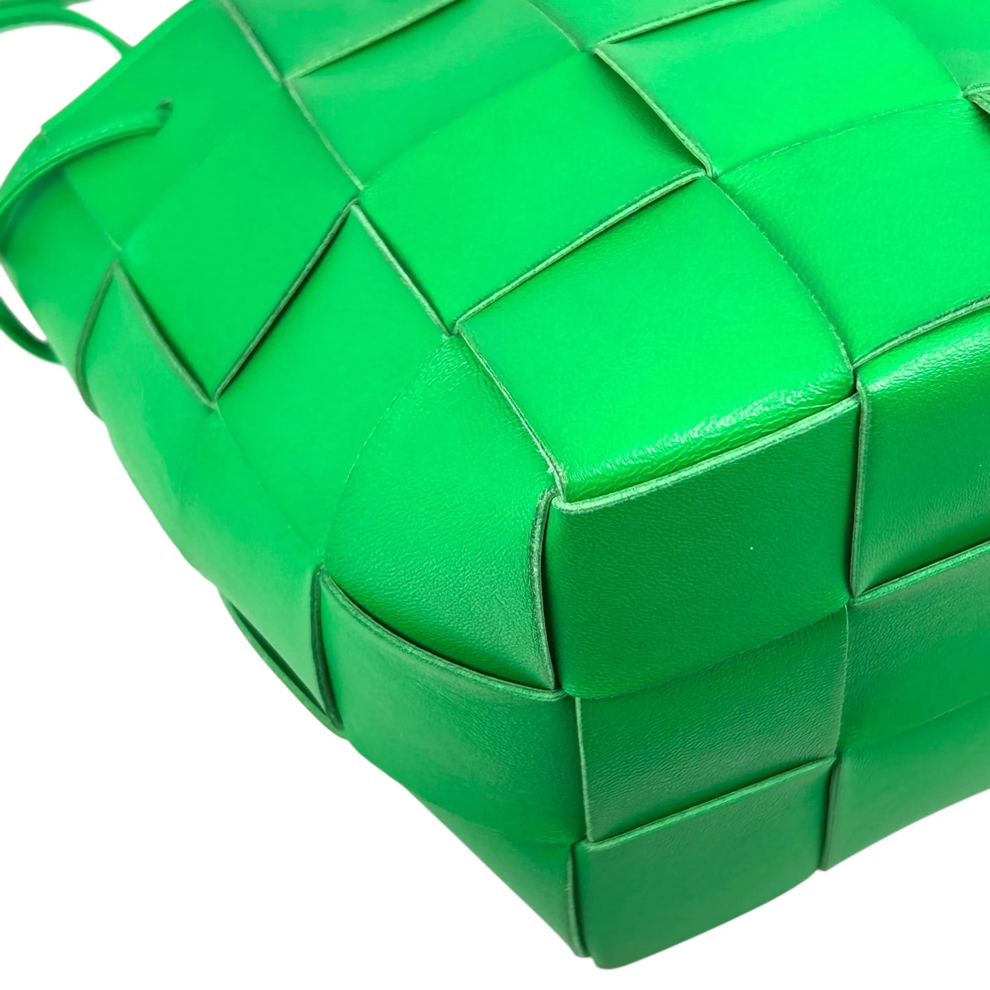 BOTTEGA VENETA Small Cassette Bucket Bag in Intrecciato Leather - Green 