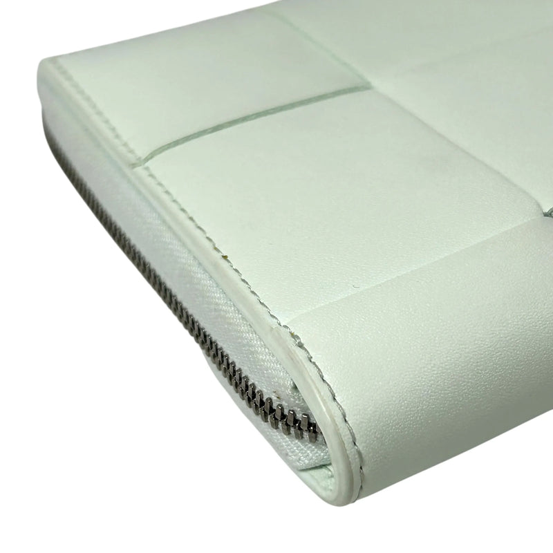 BOTTEGA VENETA Cassette Intrecciato Leather Round Zip Long Wallet - White 