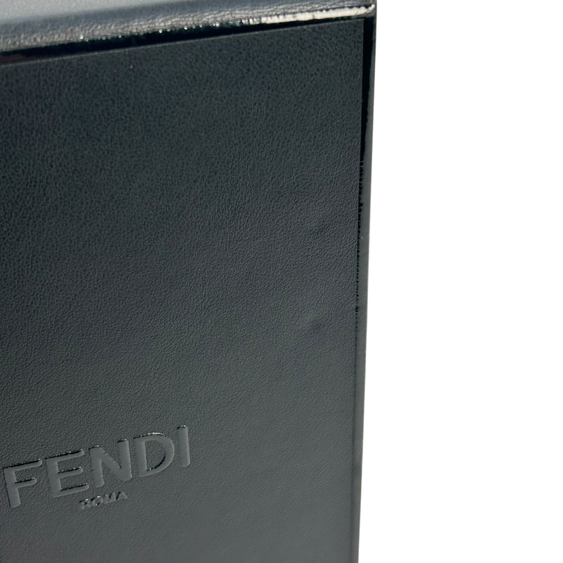 FENDI レザー ボックス ブラック ショルダーバッグ - ブラック