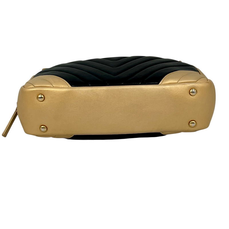 CHANEL シェブロン V-ステッチ CCマーク ハンドバッグ - ブラック × ゴールド