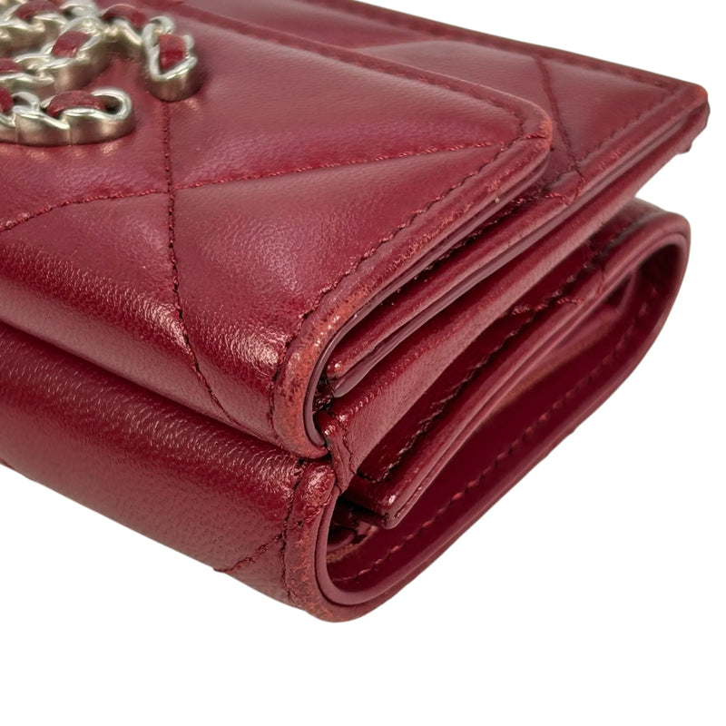 CHANEL マトラッセ シャネル 19 三つ折り財布 コンパクトウォレット - レッド