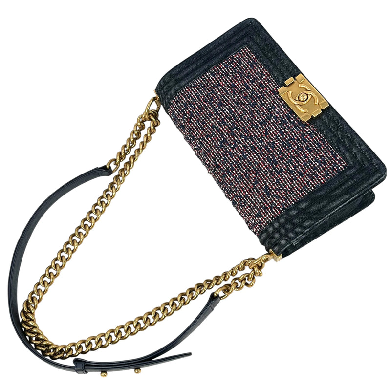 CHANEL ボーイ フラップ チェーンショルダーバッグ - ネイビー × マルチカラー