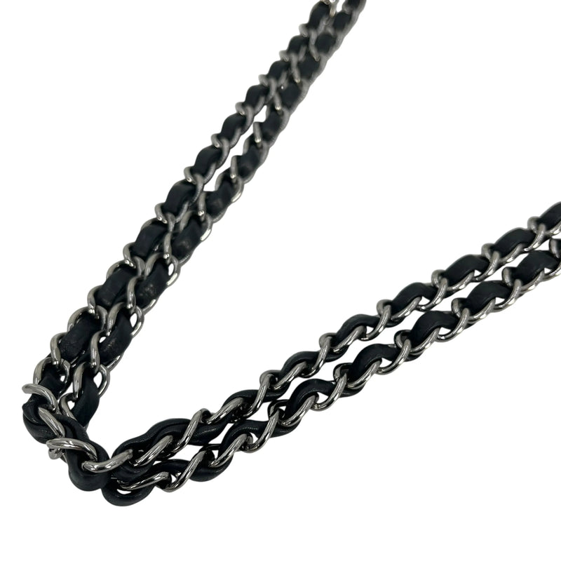 CHANEL カーフスキン ダブルフラップ チェーンショルダーバッグ - ブラック × ホワイト
