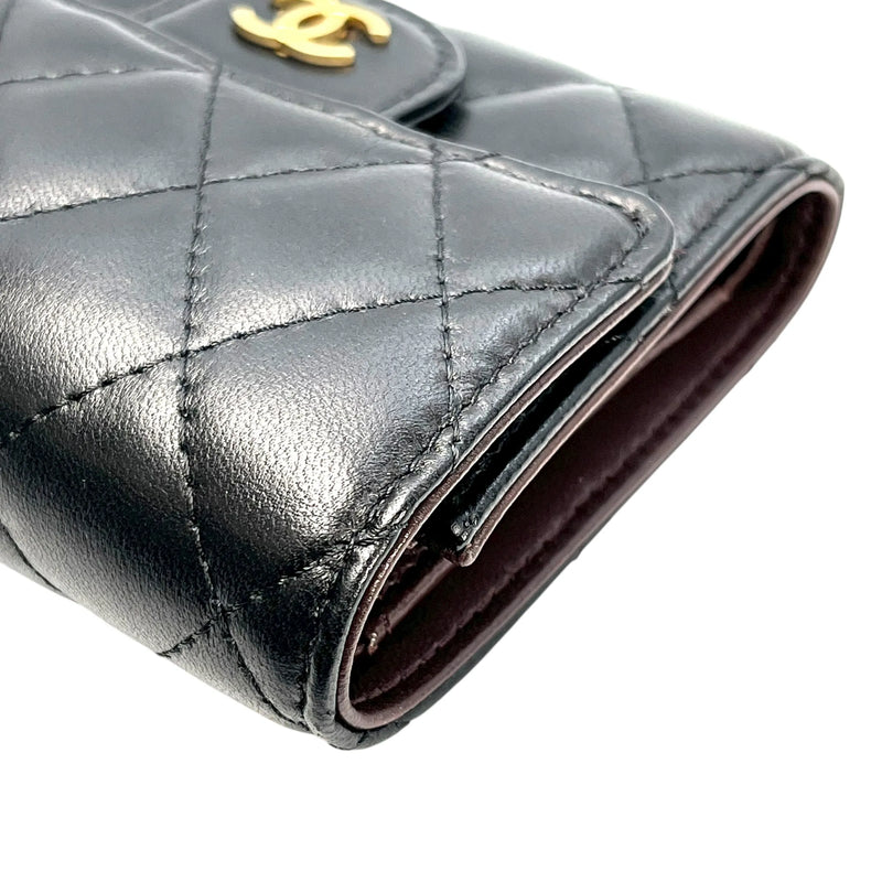 CHANEL マトラッセ クラシック フラップ コンパクトウォレット ラムスキン 三つ折り財布 - ブラック