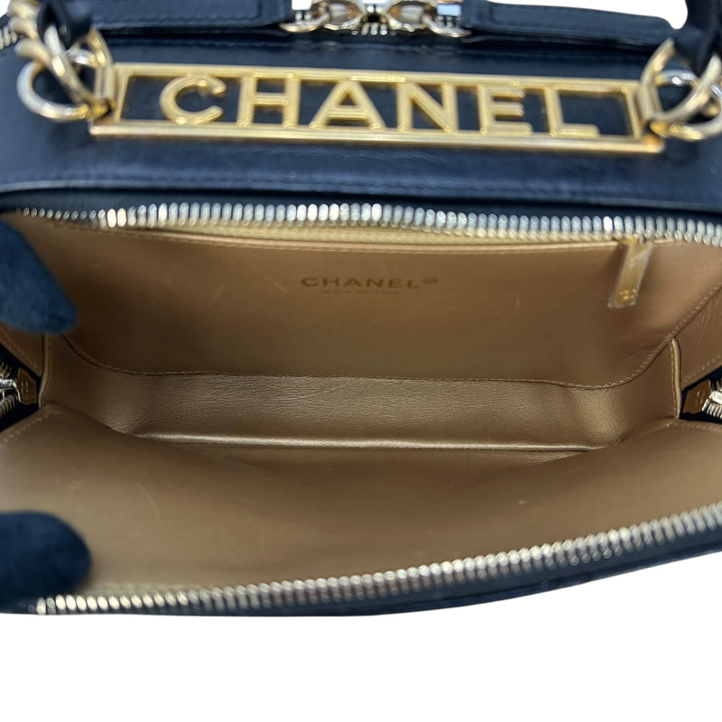 CHANEL Matelasse Vanity Bag with Chain Shoulder Bag - Black 