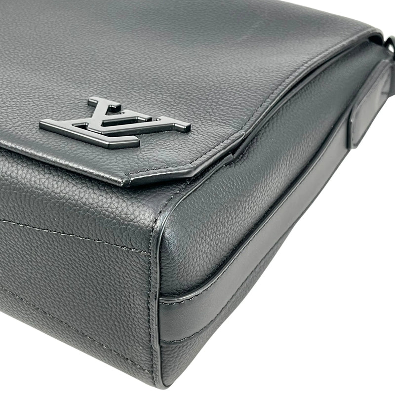 Louis Vuitton Takeoff Messenger PM Calfskin Shoulder Bag - Black 