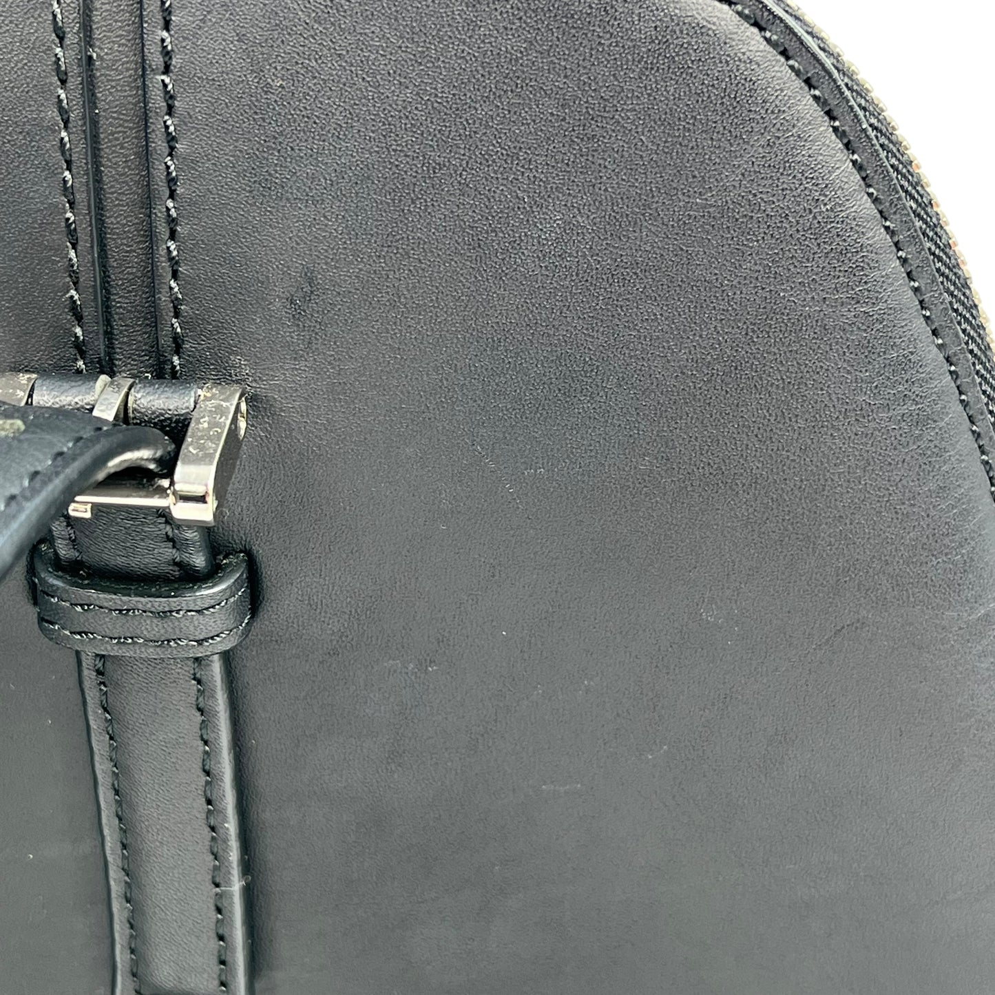 BURBERRY Leather Handbag - Black 