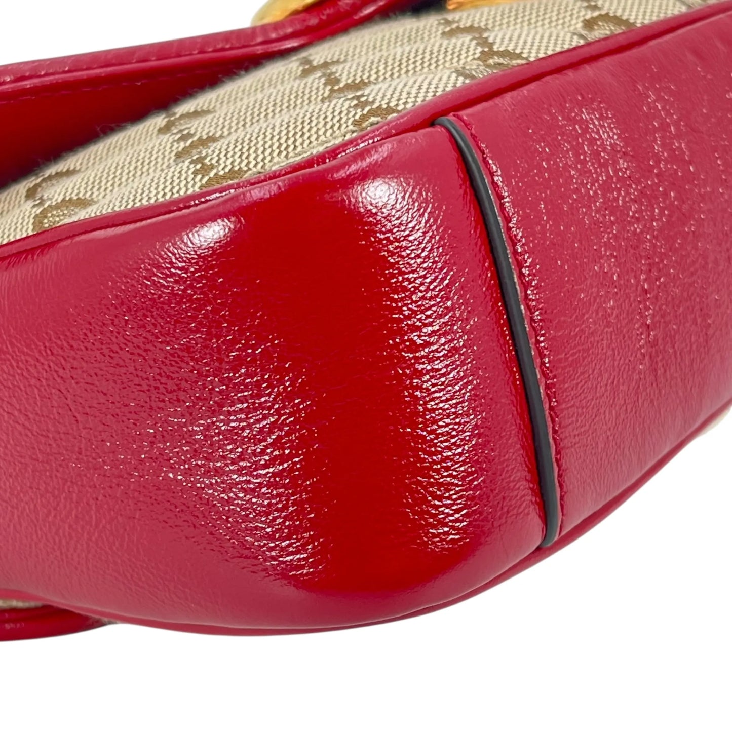 GUCCI GG Marmont Quilted Shoulder Bag - Red 
