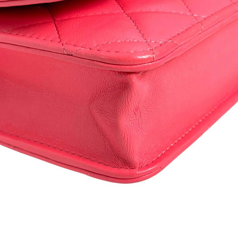 CHANEL Matelassé Lambskin Chain Wallet - Pink 