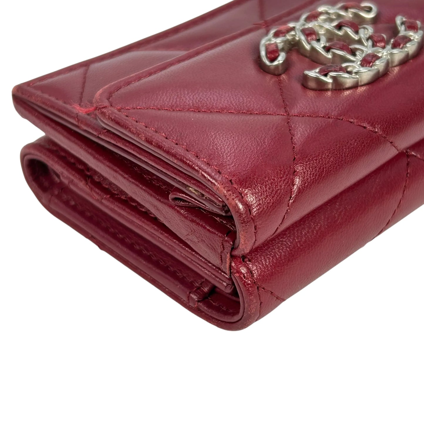 CHANEL マトラッセ シャネル 19 三つ折り財布 コンパクトウォレット - レッド