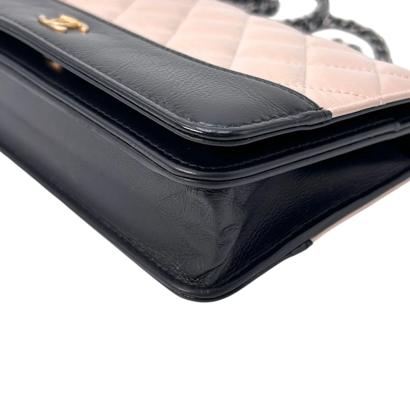 CHANEL Gabrielle de Chanel Chain Wallet - Beige x Black 