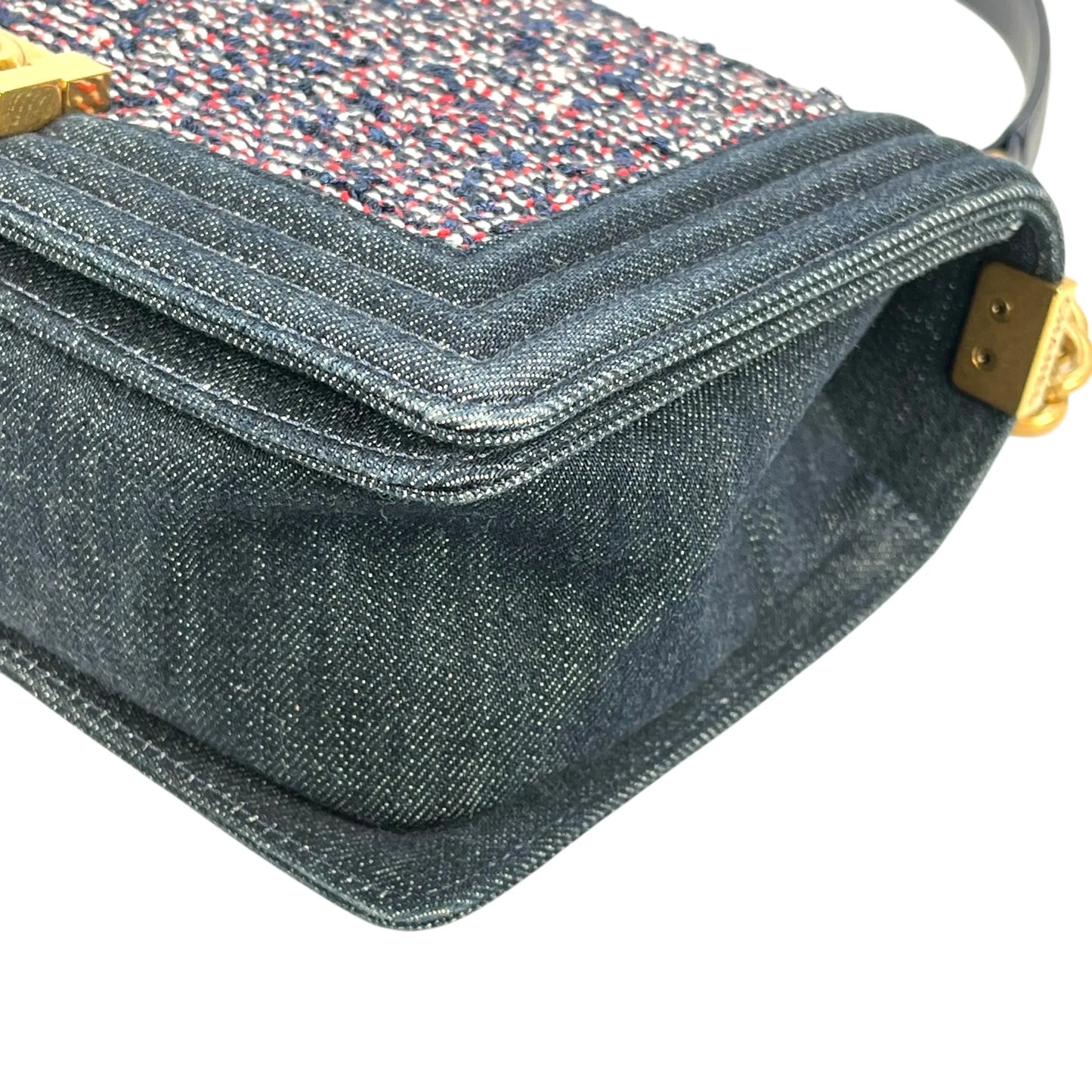 CHANEL ボーイ フラップ チェーンショルダーバッグ - ネイビー × マルチカラー