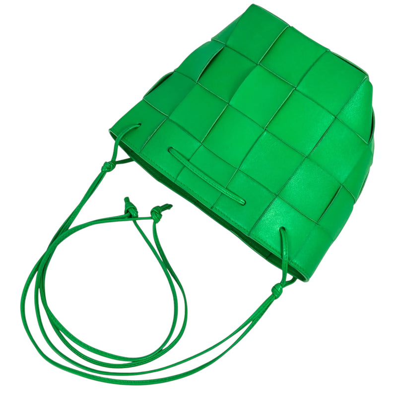 BOTTEGA VENETA Small Cassette Bucket Bag in Intrecciato Leather - Green 
