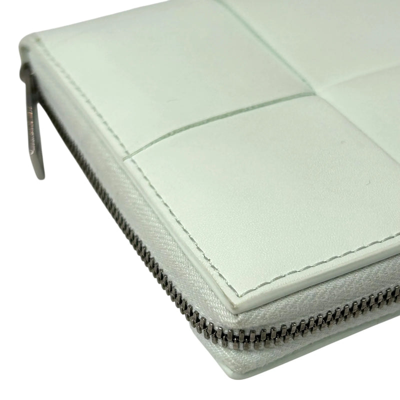 BOTTEGA VENETA Cassette Intrecciato Leather Round Zip Long Wallet - White 