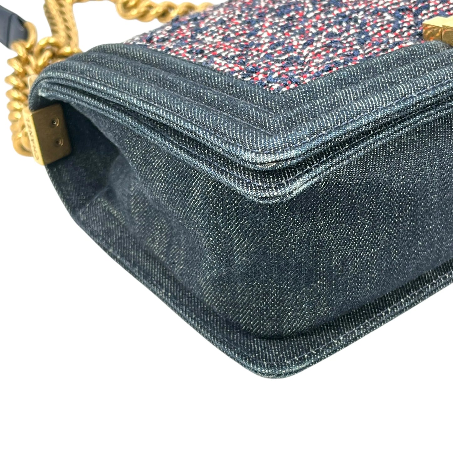 CHANEL ボーイ フラップ チェーンショルダーバッグ - ネイビー × マルチカラー