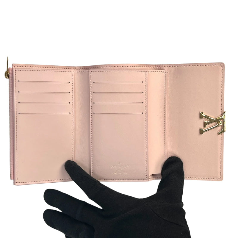 LOUIS VUITTON Portefeuille Capucines Compact Wallet - Pink 