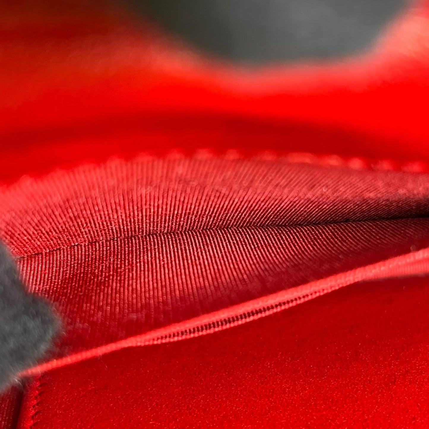 CHANEL CC Filigree Caviar Leather Chain Wallet - Red 