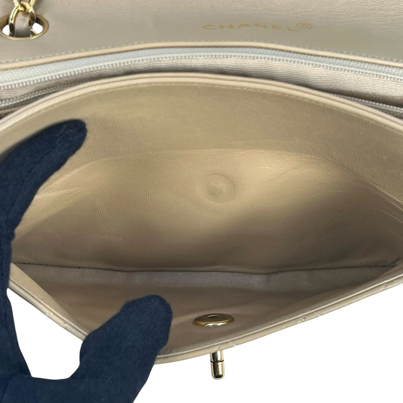 CHANEL 2.55 イーストウエスト マトラッセ チェーンショルダーバッグ - ベージュ