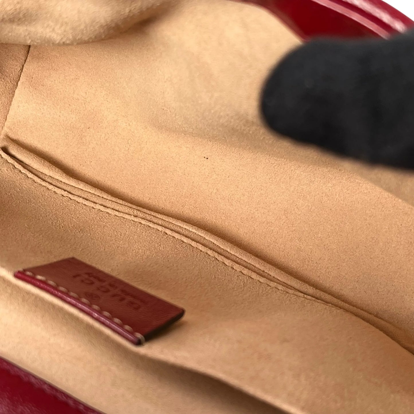 GUCCI GG Marmont Quilted Shoulder Bag - Red 