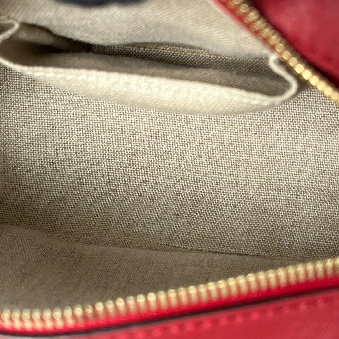 GUCCI Micro Guccissima Handbag - Red 