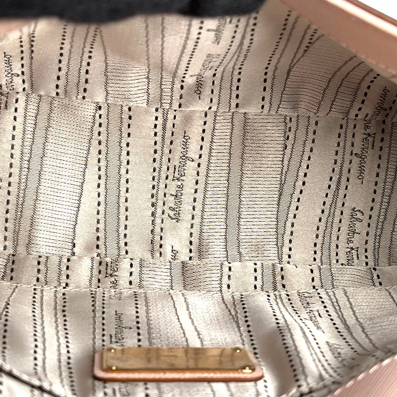 Ferragamo Gancini Leather Shoulder Bag - Pink 