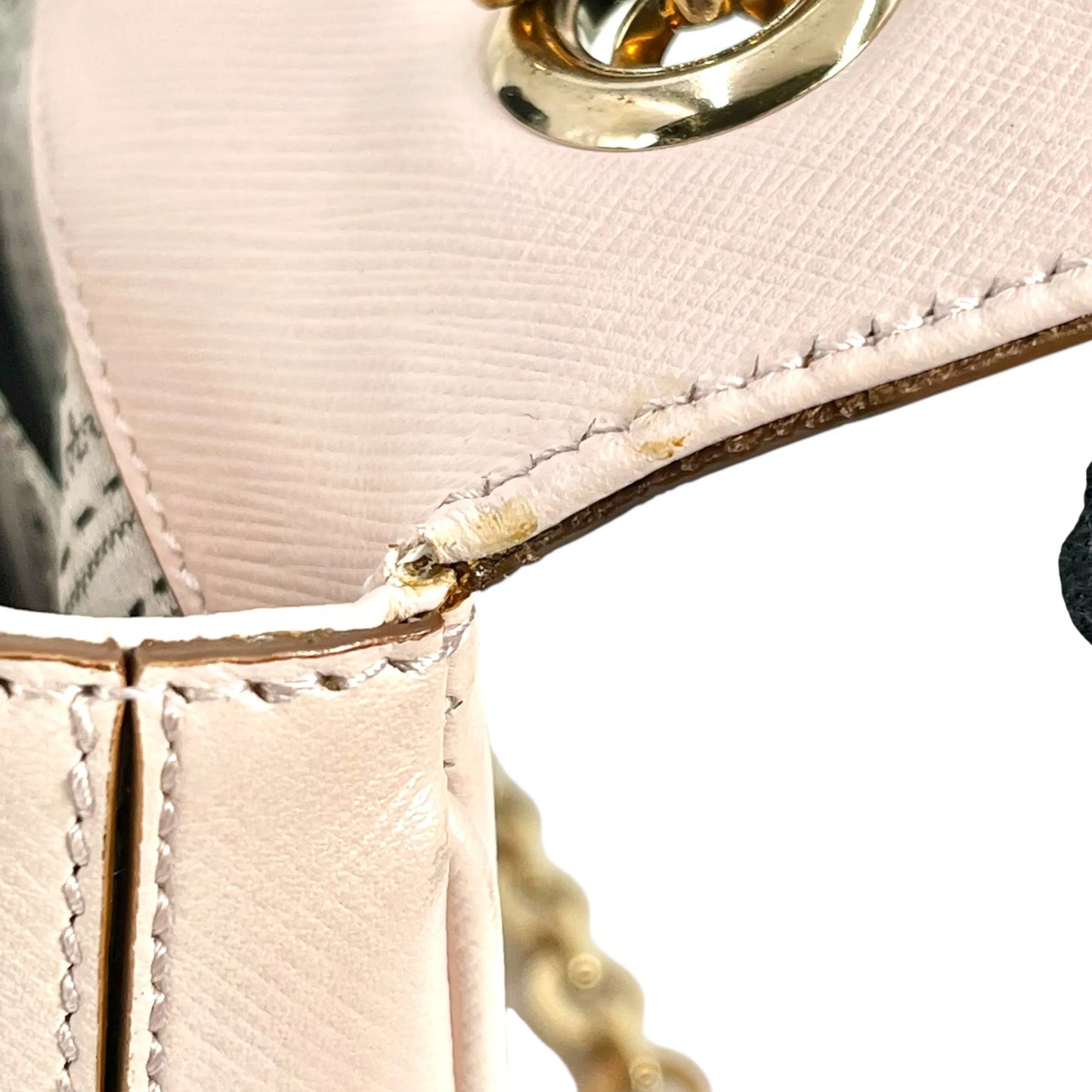 Ferragamo Gancini Leather Shoulder Bag - Pink 