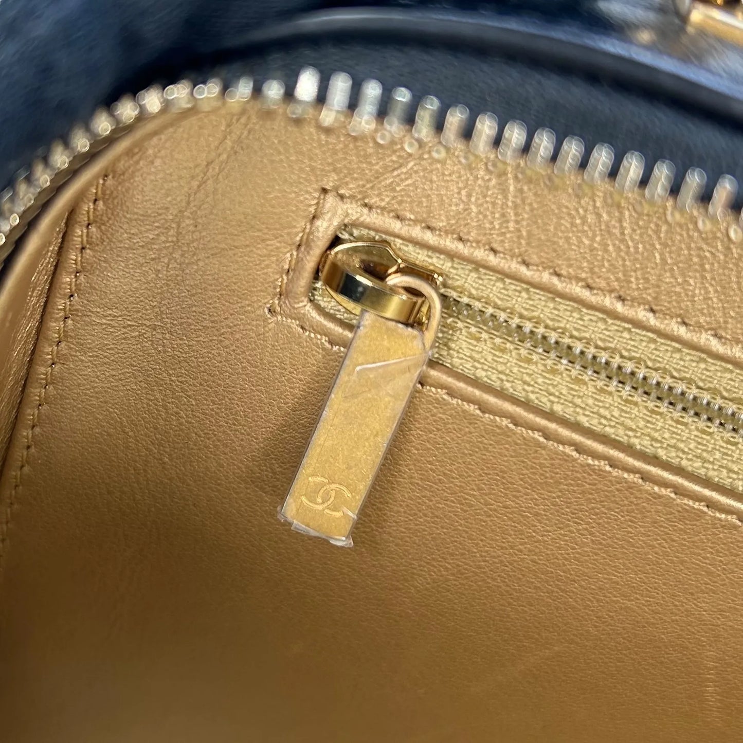 CHANEL Matelasse Vanity Bag with Chain Shoulder Bag - Black 