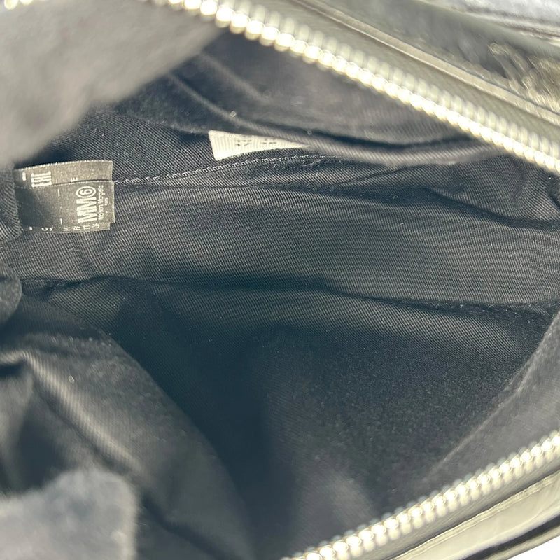 Maison Margiela Leather Shoulder Bag - Black 