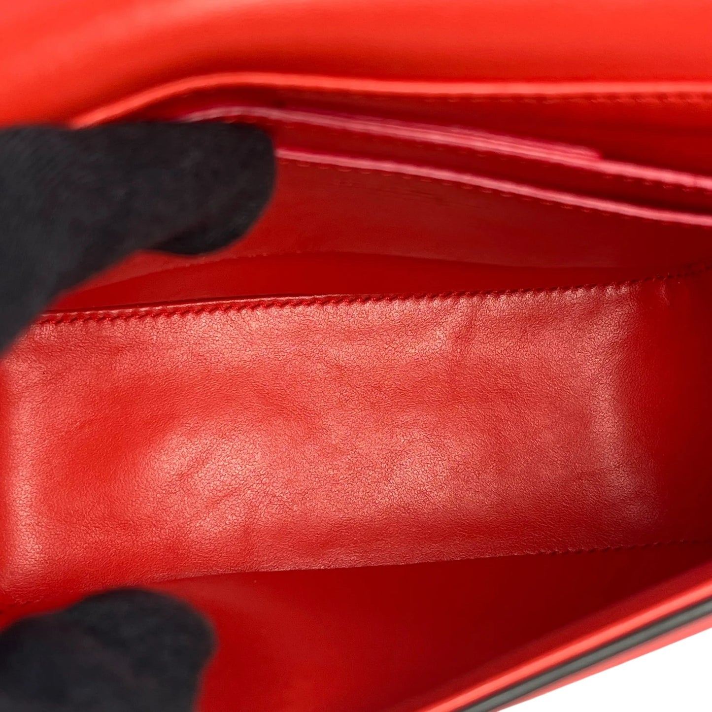 Ferragamo Gancini Calfskin Shoulder Bag - Red 