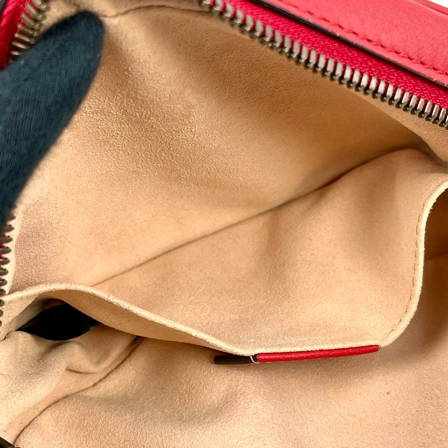 GUCCI GG Marmont Leather Body Bag - Red 