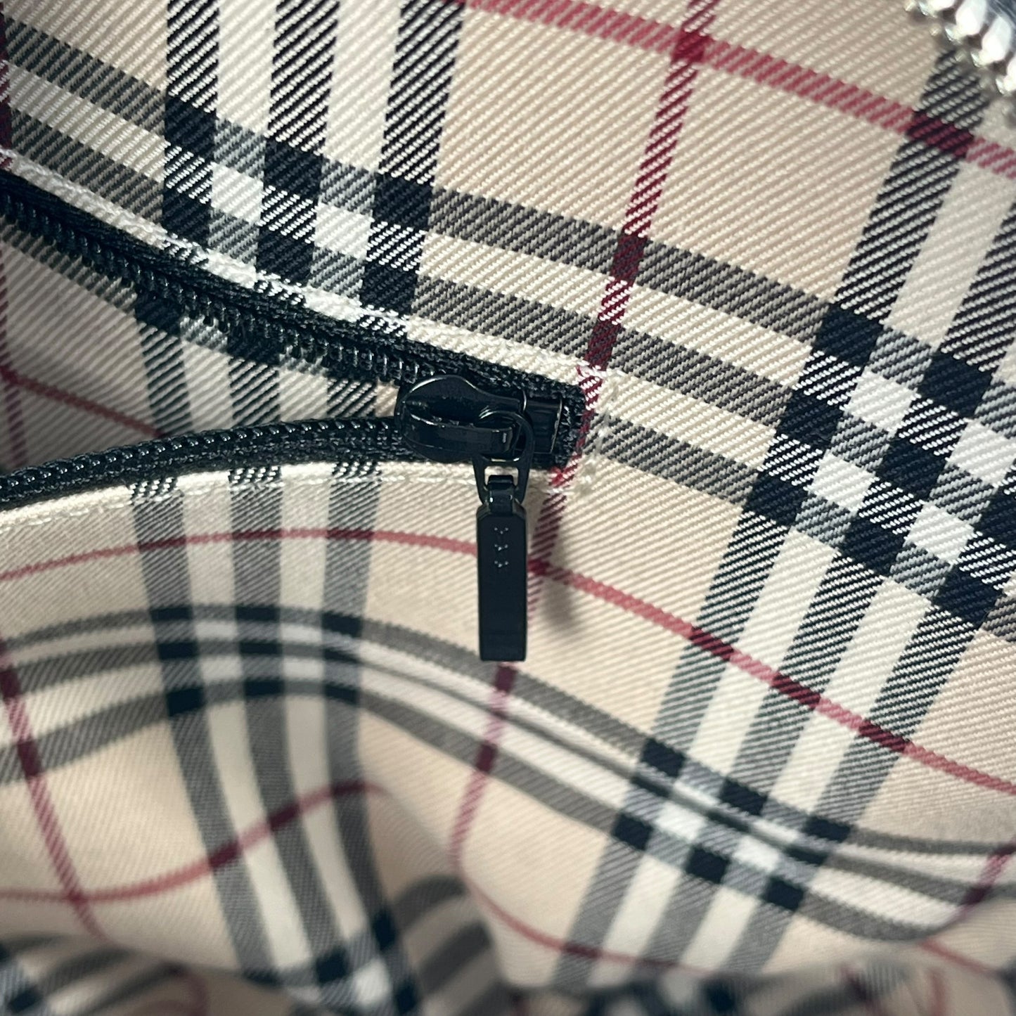 BURBERRY Leather Handbag - Black 