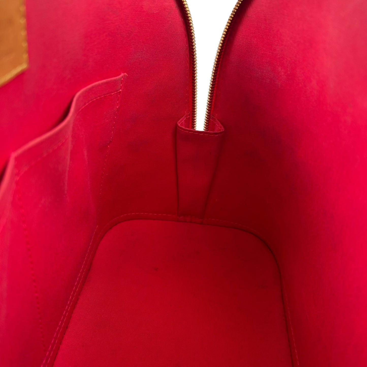 Louis Vuitton Vernis Alma PM Handbag - Pink 