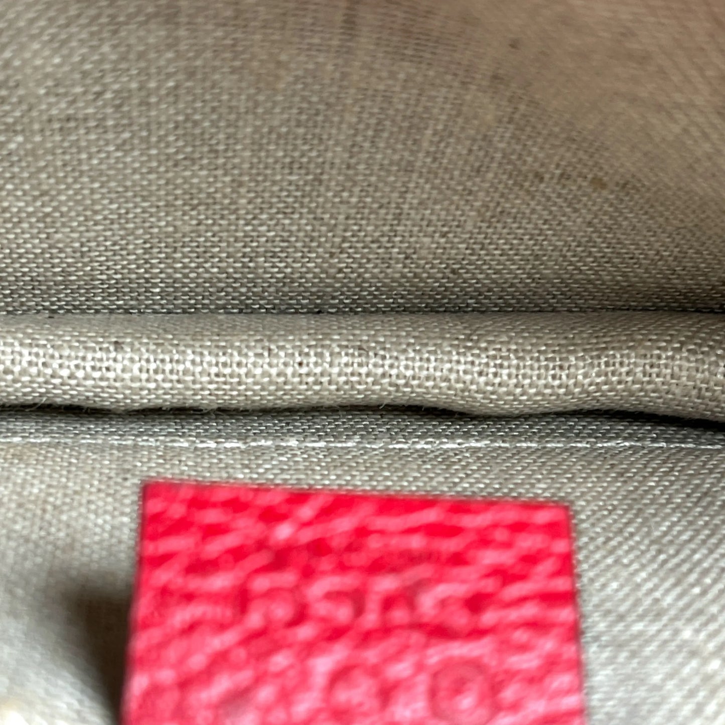 GUCCI Interlocking G Chain Shoulder Bag - Red 