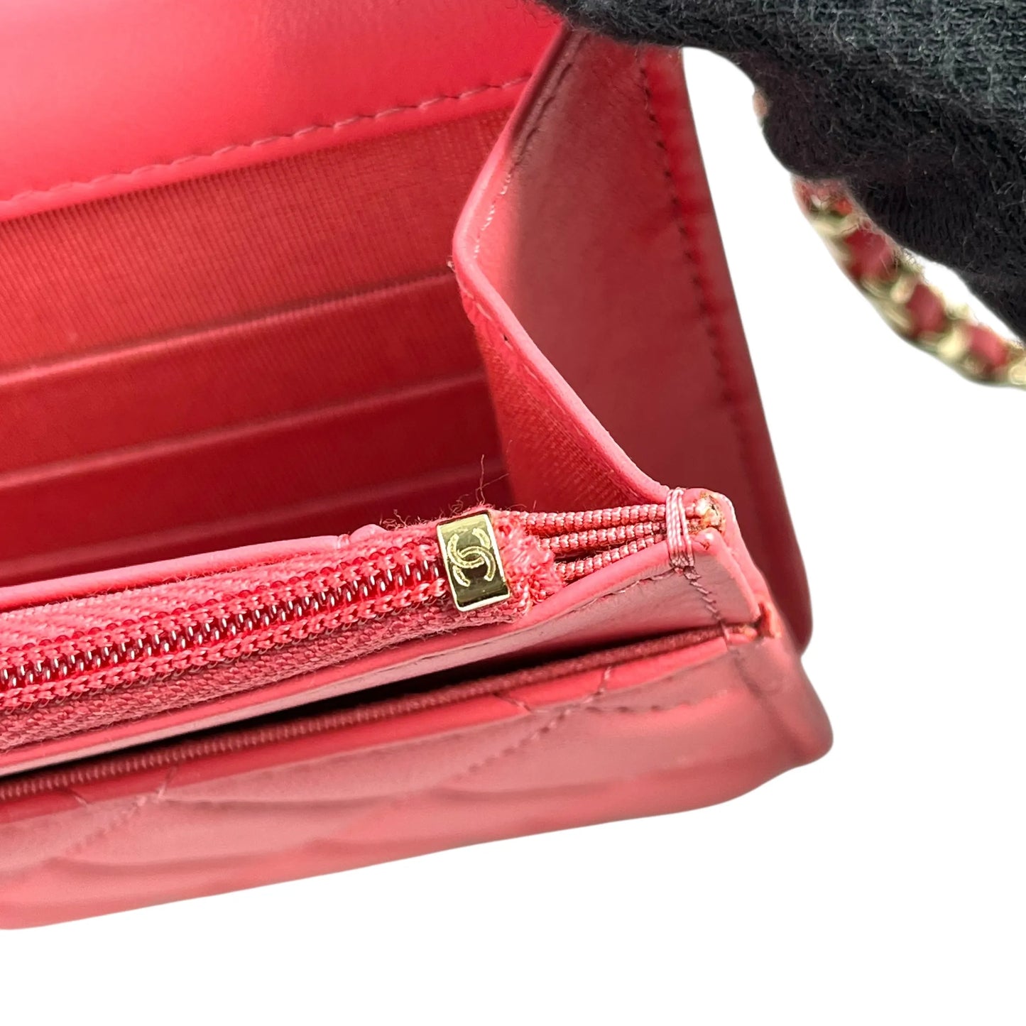 CHANEL Matelassé Lambskin Chain Wallet - Pink 