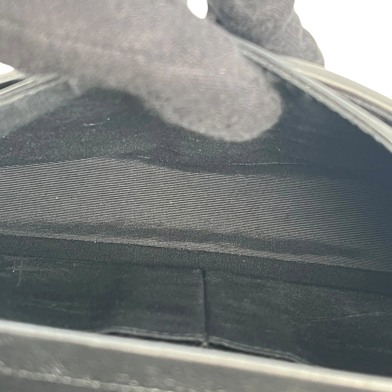 CHANEL カーフスキン ダブルフラップ チェーンショルダーバッグ - ブラック × ホワイト