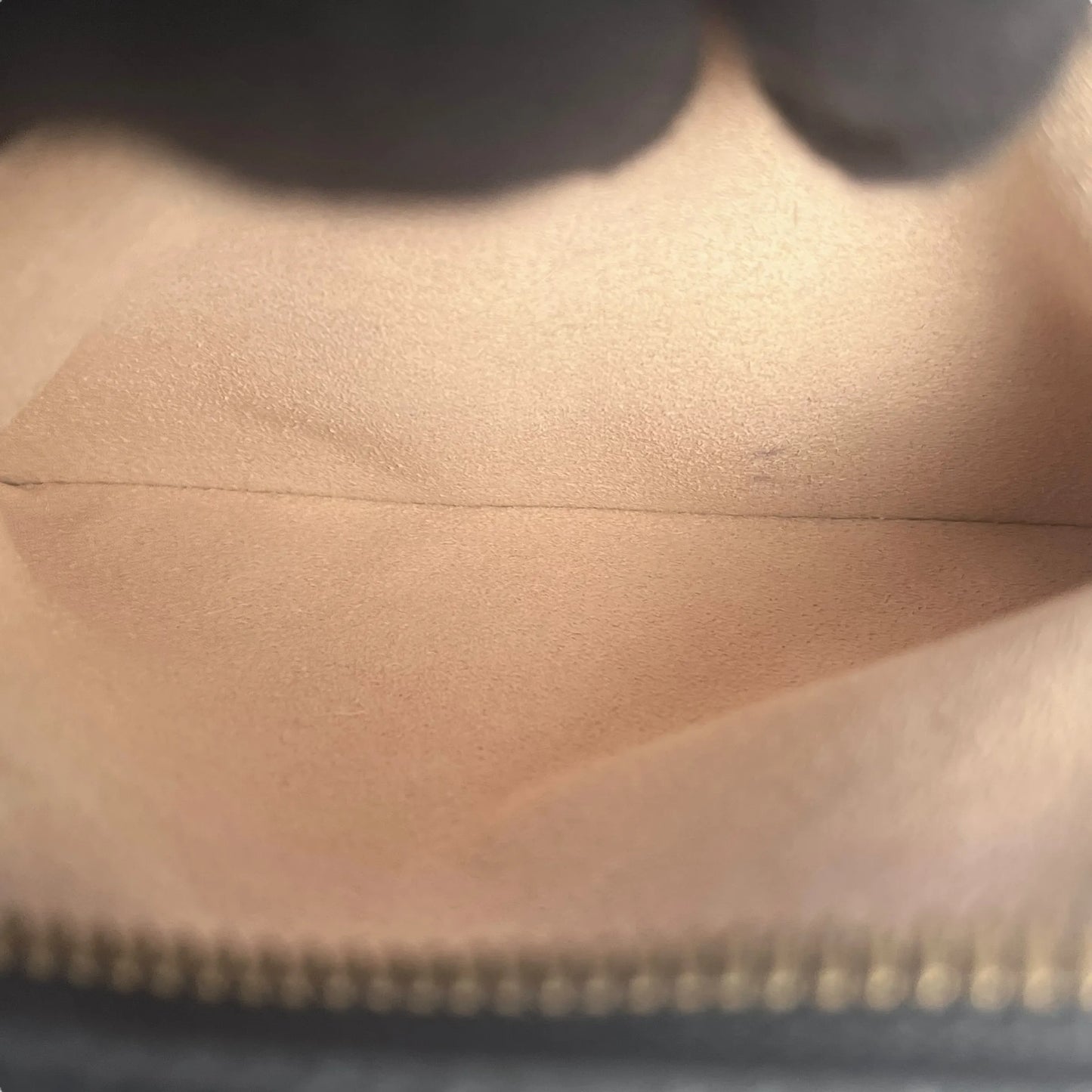 GUCCI GG Marmont Leather Shoulder Bag - Black 