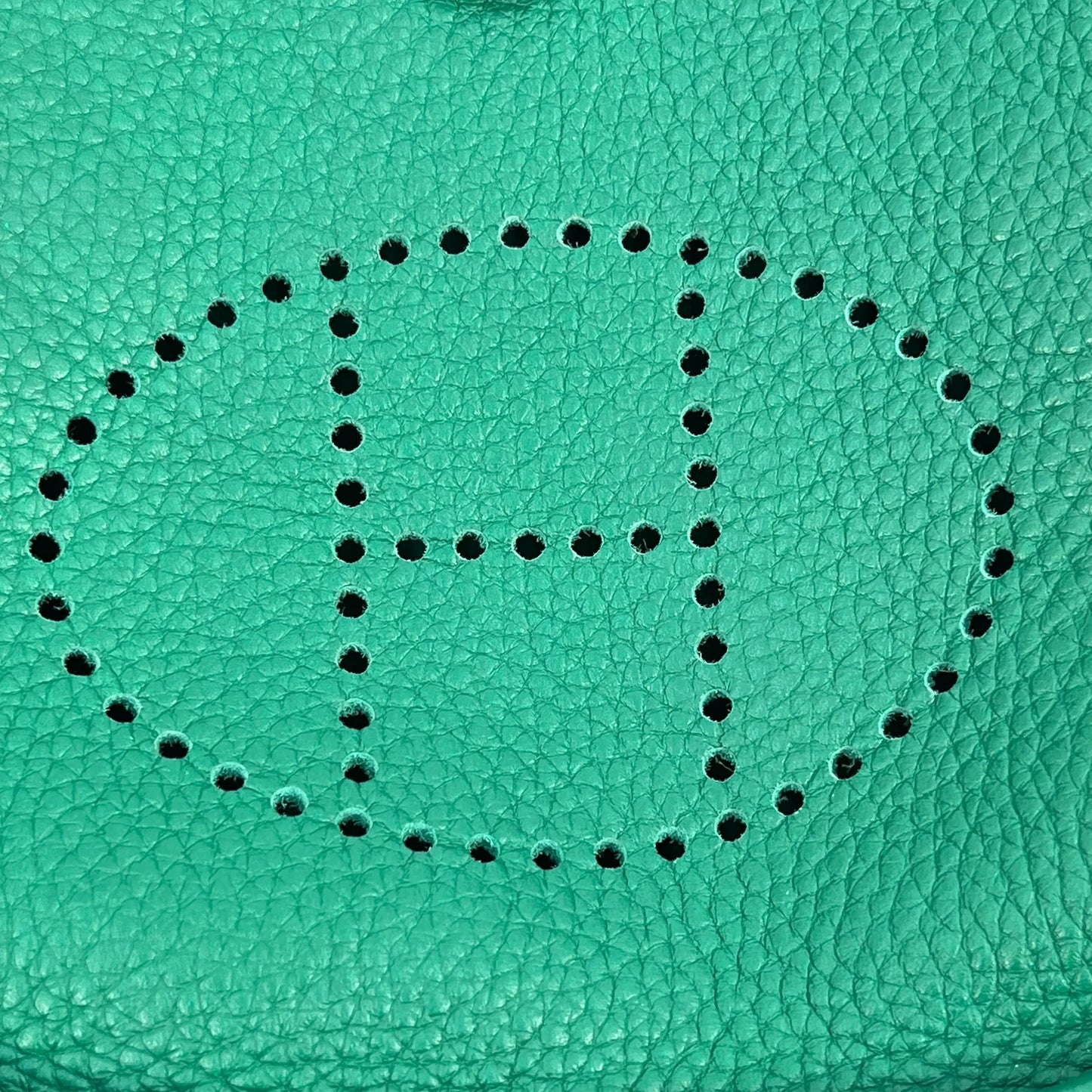 Hermès Evelyn TPM Taurillon Clemence C Stamp (2018) Shoulder Bag - Green 